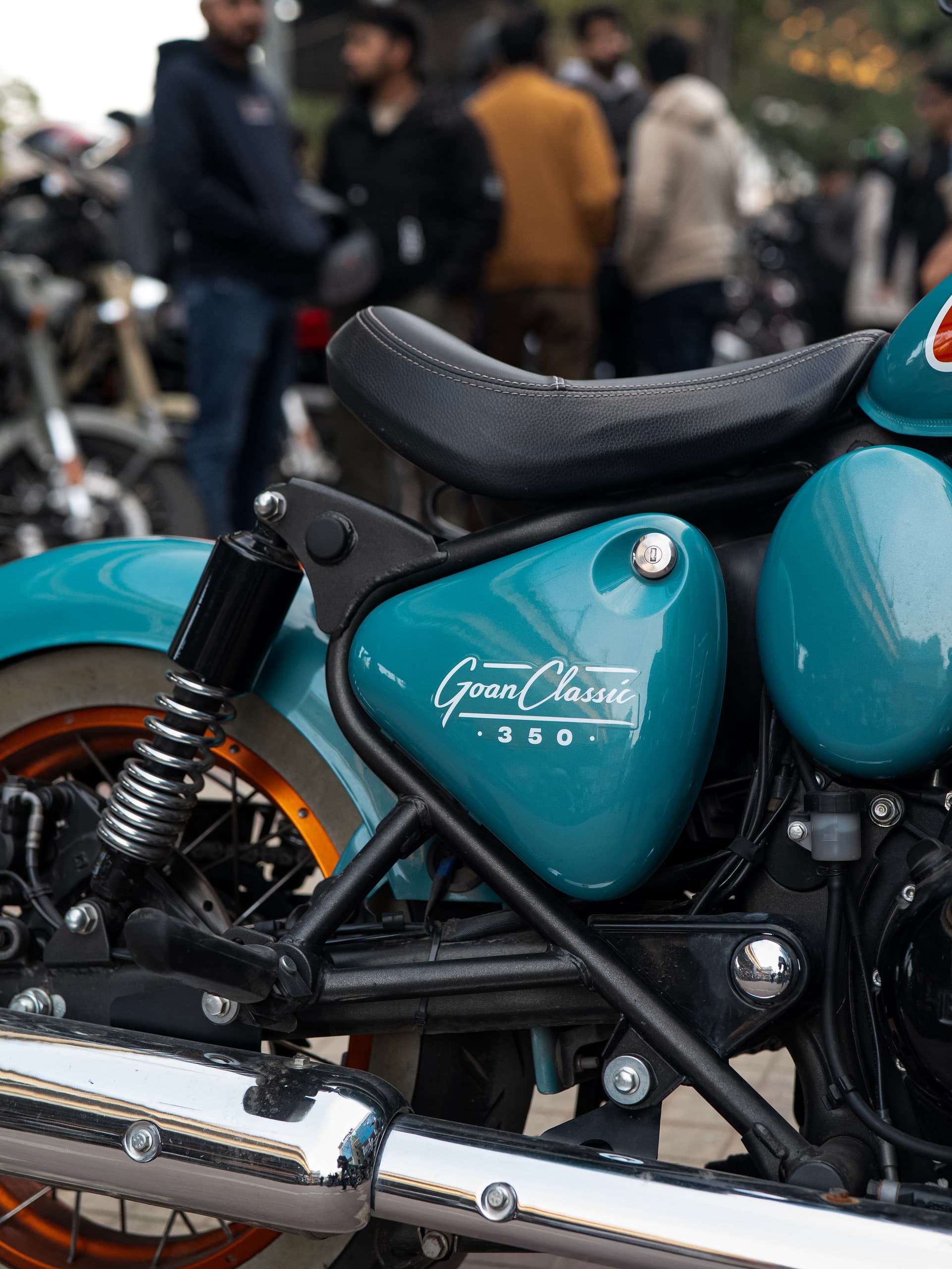 Close on the tank badge reading Goan Classic 350