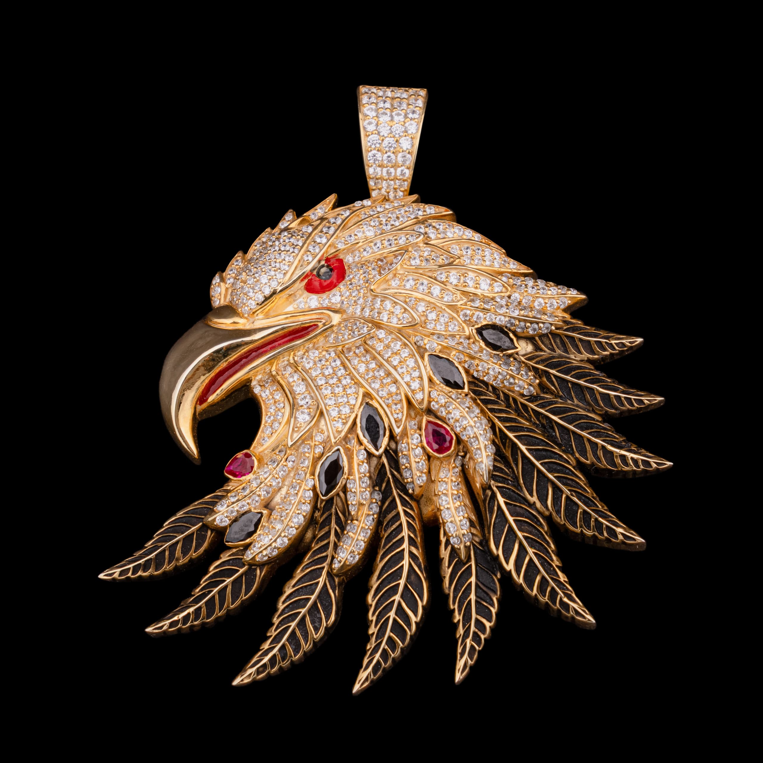 Eagle-head pendant in gold with a ruby eye and a feathered crest